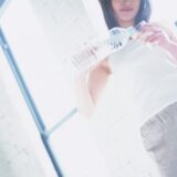 ミネラルウォーターで便通をよくし便秘を改善