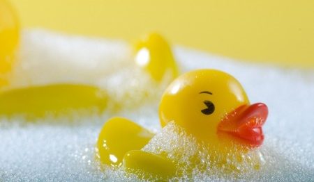 お風呂のお湯を水素水に変えて乾燥などのトラブルを解消する