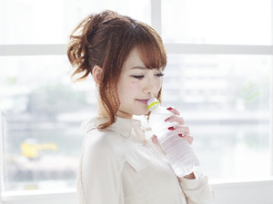 お腹の赤ちゃんにも影響する妊婦さんの飲むお水
