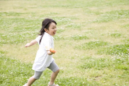 外で遊ぶ場合は紫外線対策を