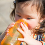 水素水は容器の種類によって水素が抜けやすい？