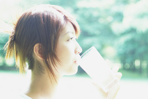 吸収率が高まる!おすすめの水分補給方法とは?