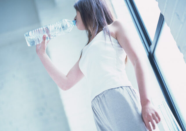 水分補給時には電解質も一緒に補ったほうがよいの？