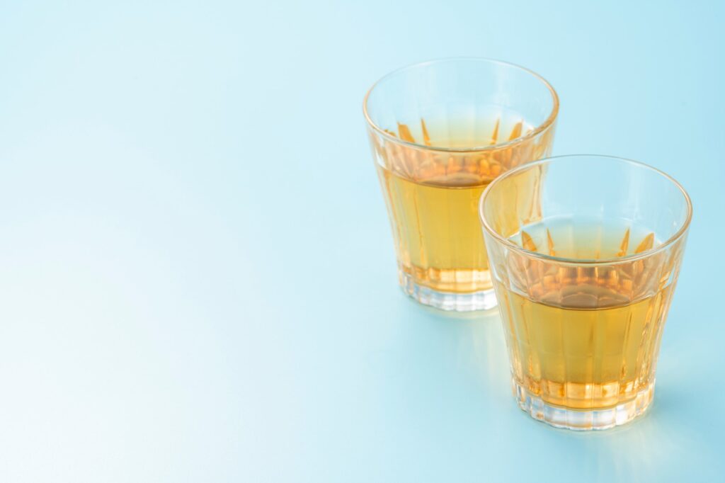 赤ちゃん用の麦茶を作るイメージ