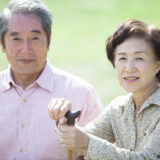 寝たきりになると水分補給が不足しがちなのはなぜ？