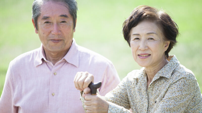 寝たきりになると水分補給が不足しがちなのはなぜ？