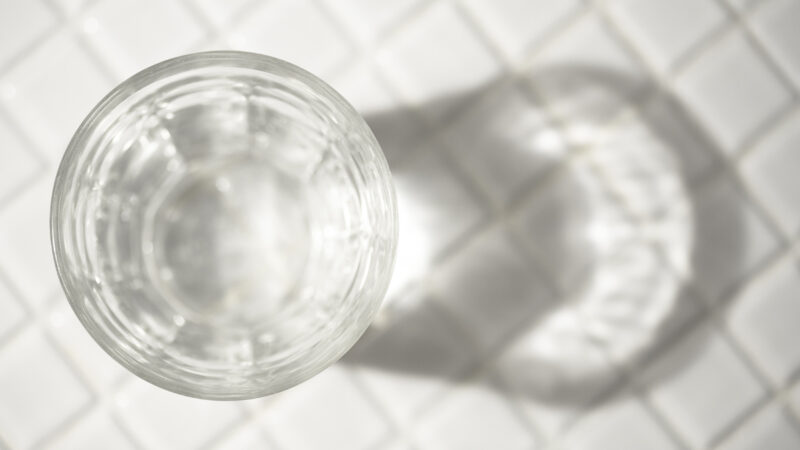 水分補給は二日酔いに効果があるって本当？