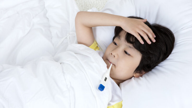 熱が出たときは水飲むことで風邪を早く治せる？