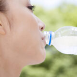 妊婦さんはお茶とお水どちらを飲むのが理想的？