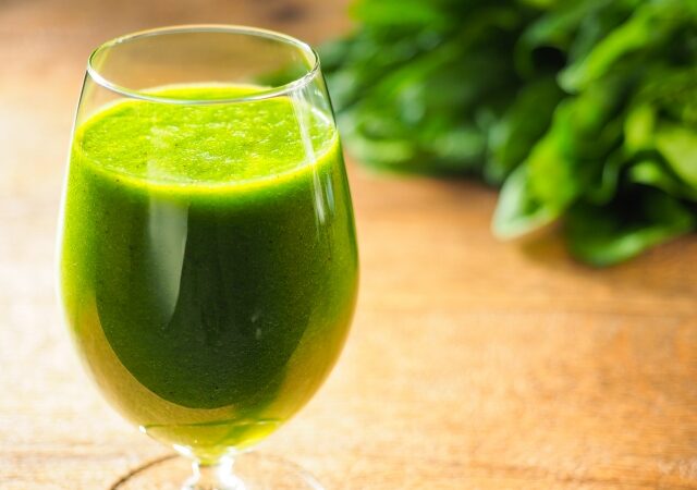 お水で作るグリーンスムージーのデトックス効果とは？