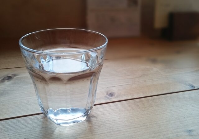 むくみにくくデトックス効果を高める水分の摂り方は？