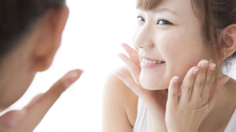 【保存版】寝る前に水を飲むとニキビ改善に効果があるの？