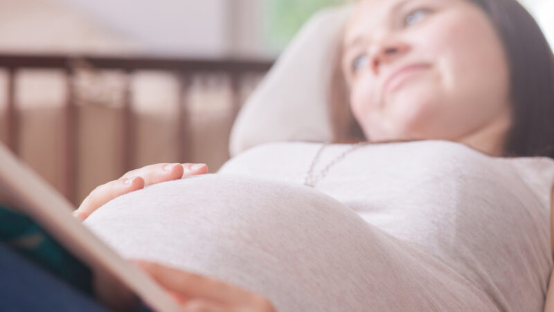 妊娠中の水分補給が羊水にもたらす影響とは？