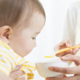 水分の少ない離乳食は便秘の原因になりやすい？