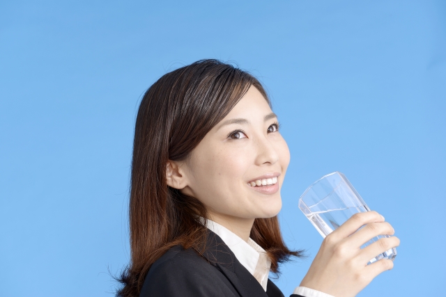 水分不足と食べ過ぎの関係性