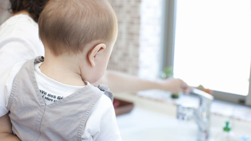 夜間断乳すると子供は水分不足になりますか？