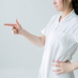 水分不足はヒスタミンを増やし痛みを発生させますか？