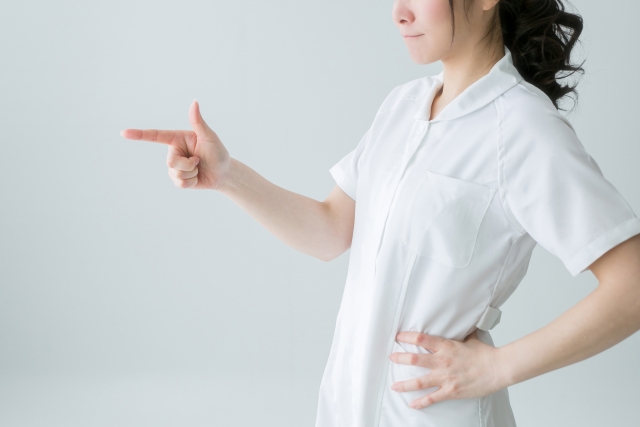 水分不足はヒスタミンを増やし痛みを発生させますか？