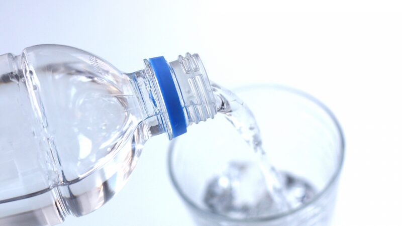 水分不足を解消すれば胃酸過多も解消できるの？