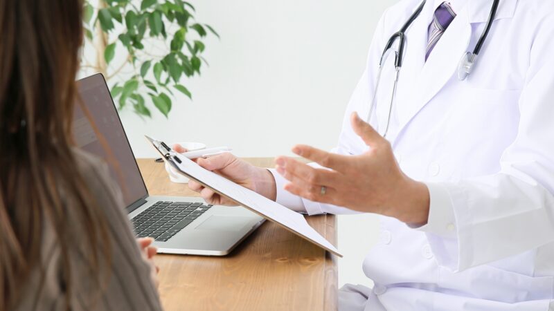 水分不足になると胃痛を起こすことがありますか？