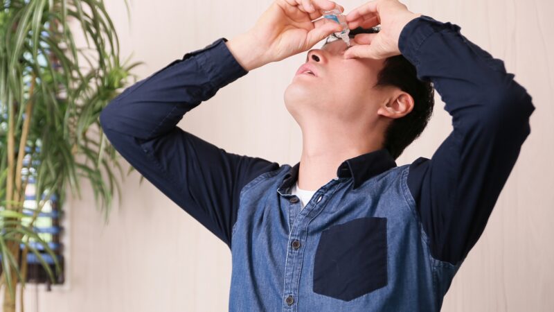 目の充血の原因は水分不足なの?
