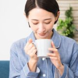 【保存版】白湯（さゆ）を飲むのは寝る前がおすすめ？効果的な飲み方と注意点