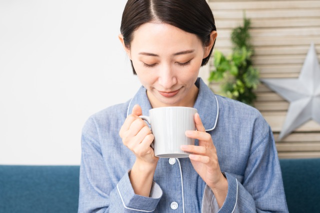 【保存版】白湯(さゆ)を飲むのは寝る前がおすすめ?効果的な飲み方と注意点