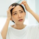 産後の抜け毛はいつから？時期・原因・対策を解説